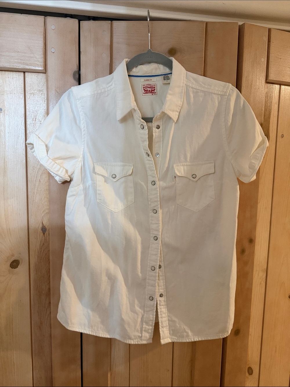 Levi's Women's White Short-Sleeve Button-Down Shirt